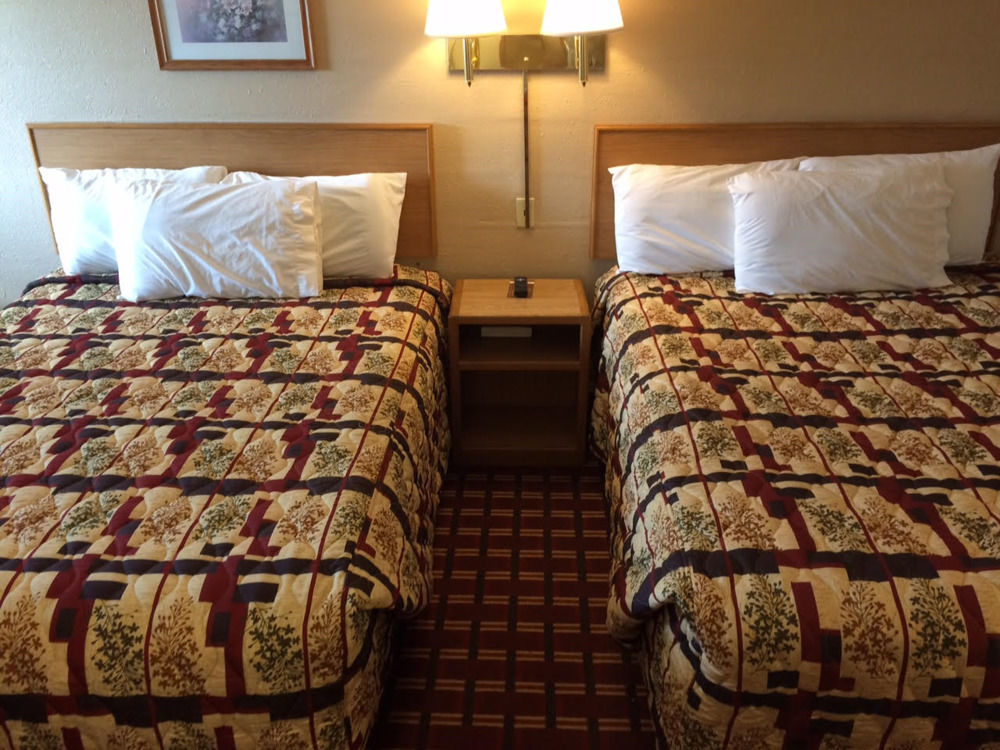 Economy Inn แมคคุก ภายนอก รูปภาพ